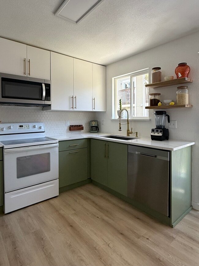 Building Photo - 1885 S Quebec Way