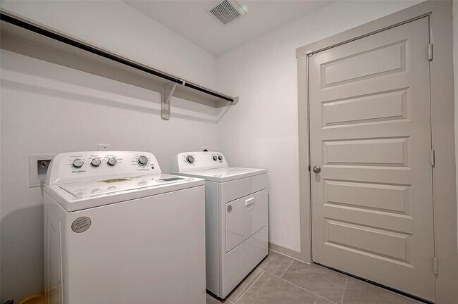 Building Photo - 4963 Pne Hvn Ln