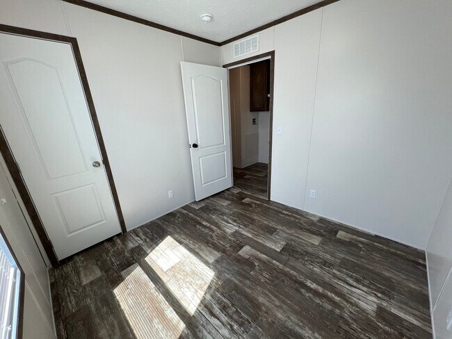 Building Photo - 38140 Ducharme Dr