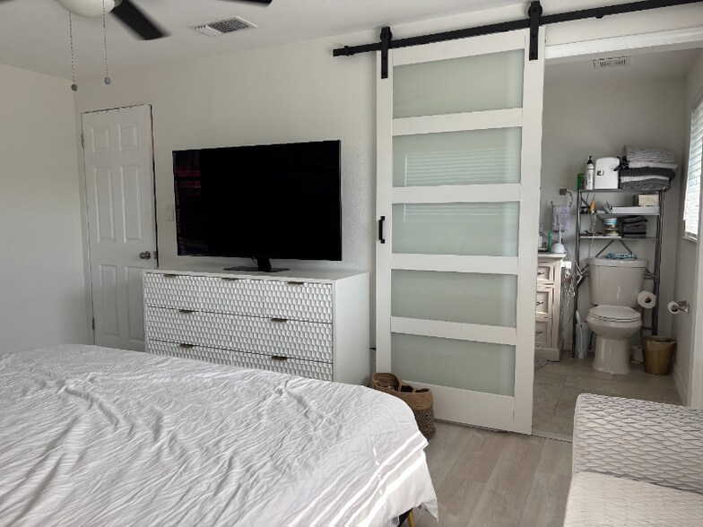 Building Photo - 3441 Fairview Dr