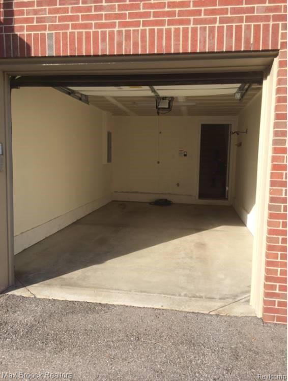 Building Photo - 28017 Hopkins Dr