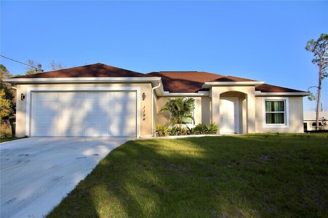 Building Photo - 1194 S Lassonde St