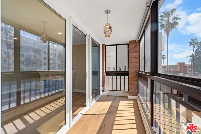 Building Photo - 4477 Wilshire Blvd