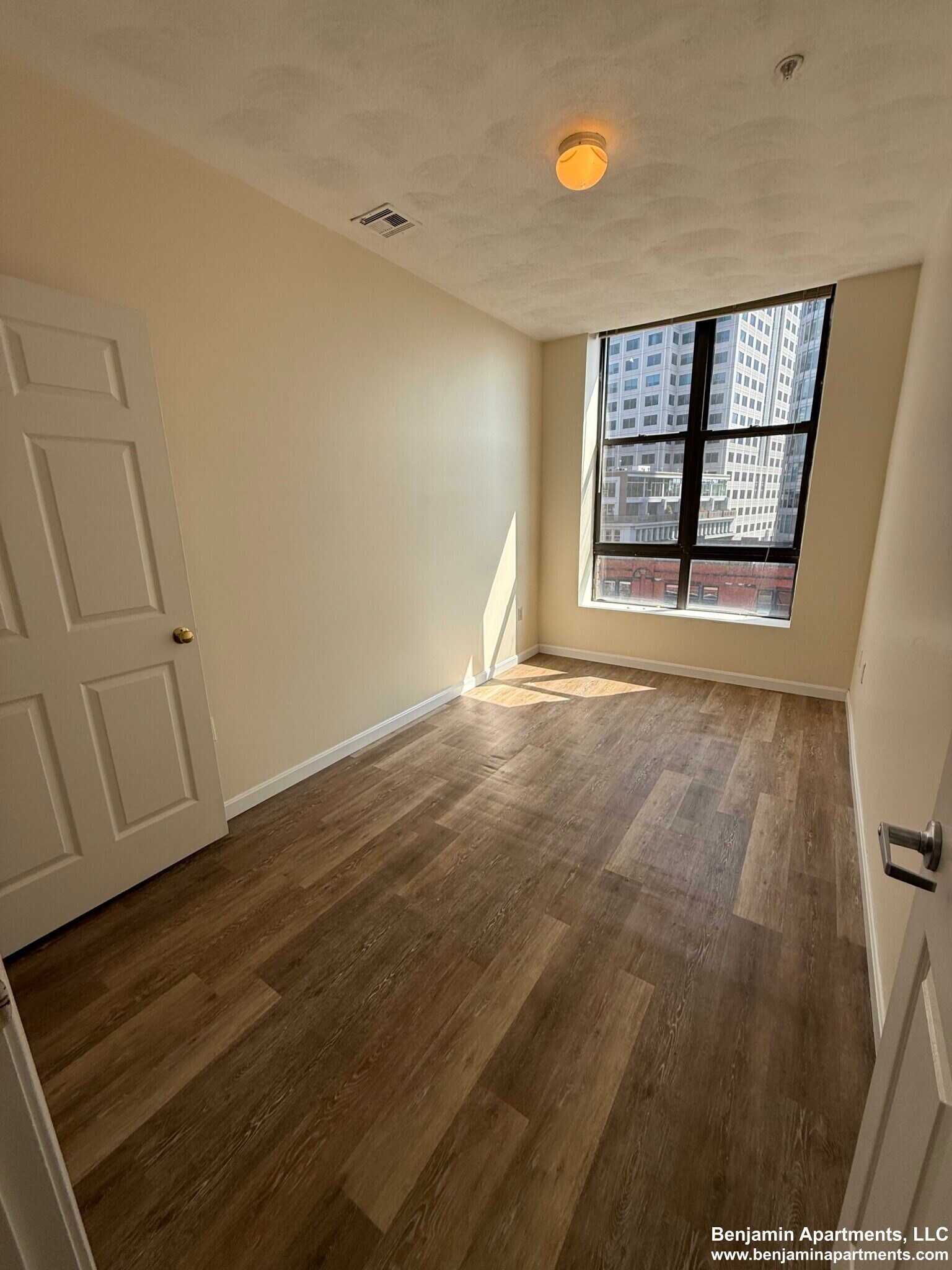 Building Photo - 76 Essex St