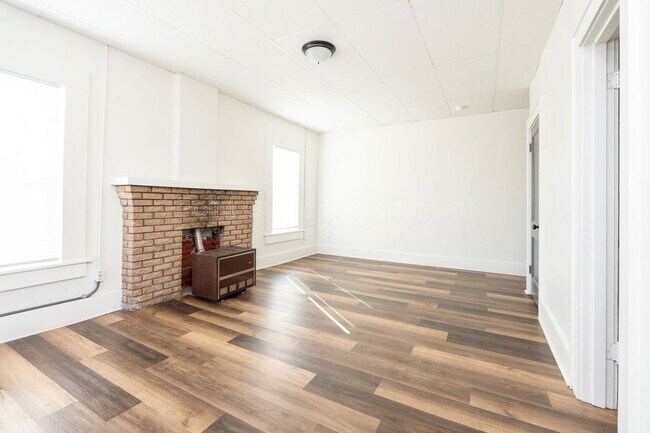 Building Photo - 423 N Emporia Ave