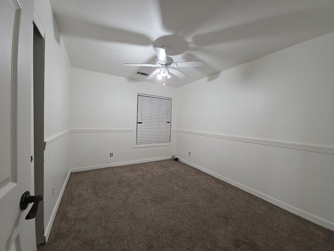 Building Photo - 303 Pinon Way