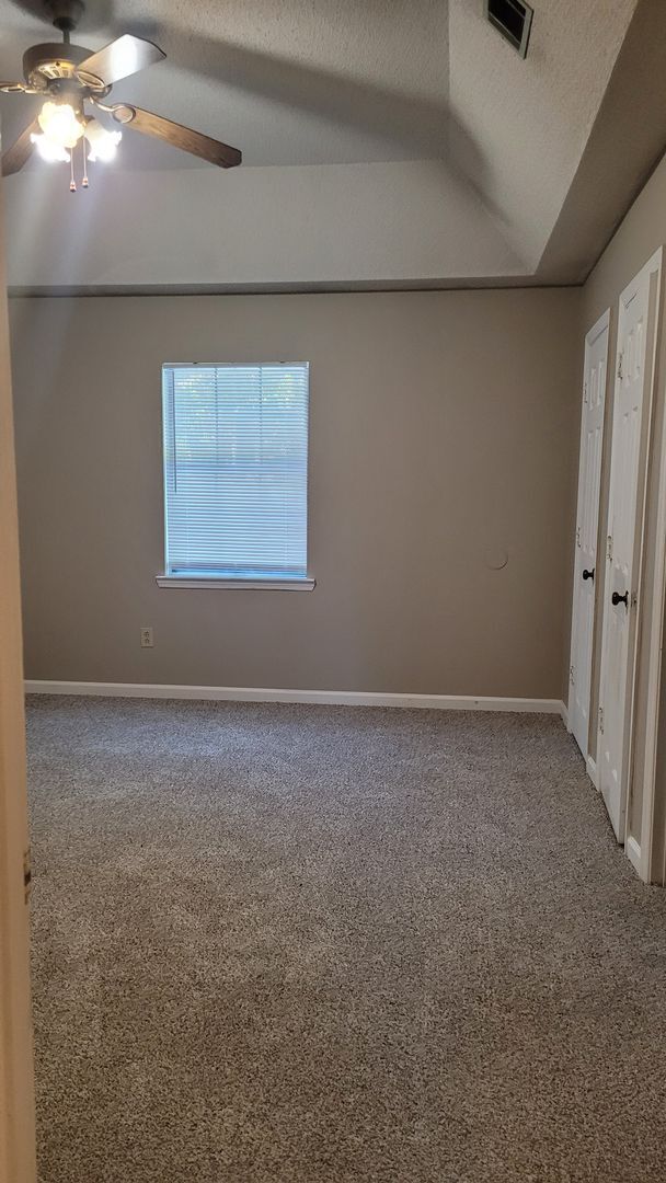 Building Photo - 614 Trevor St