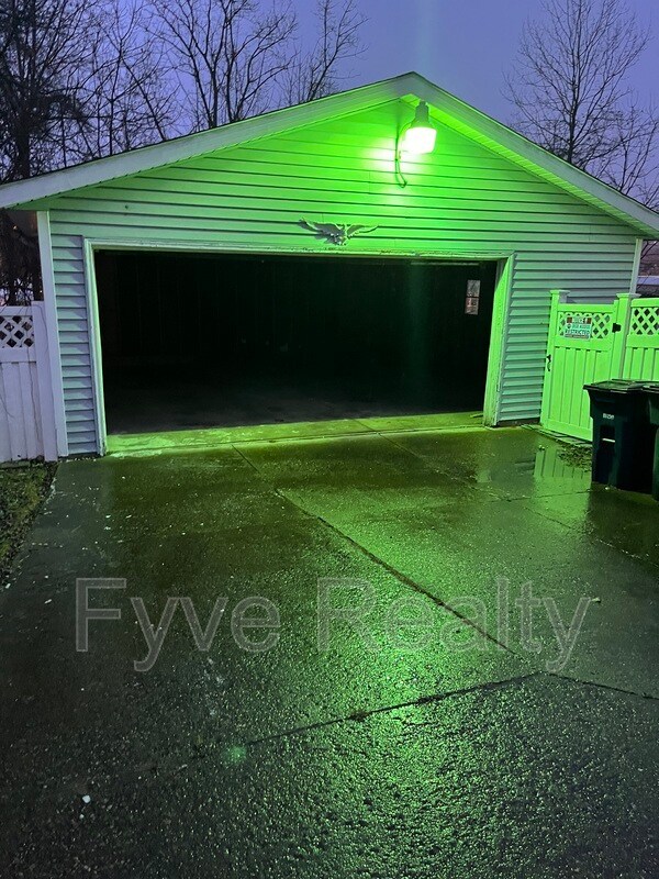 Building Photo - 1329 Barcelona Dr