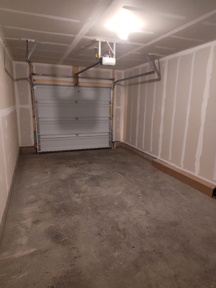 Building Photo - 409 Willowshire Ct