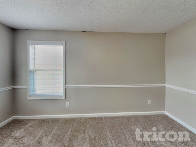 Building Photo - 202 Larson Ln