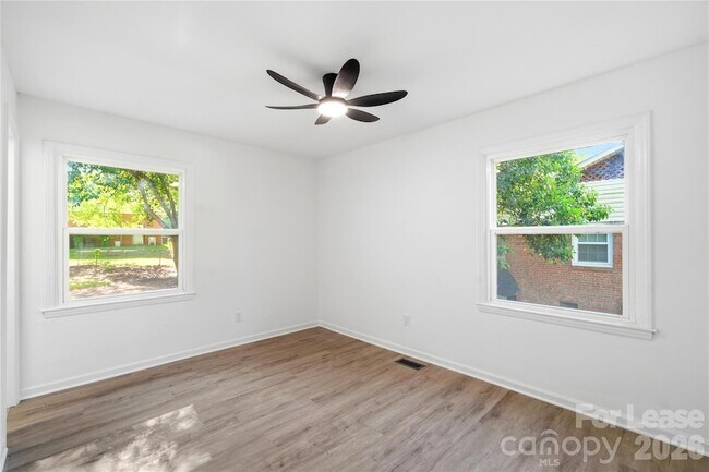 Building Photo - 6126 Amberly Ln