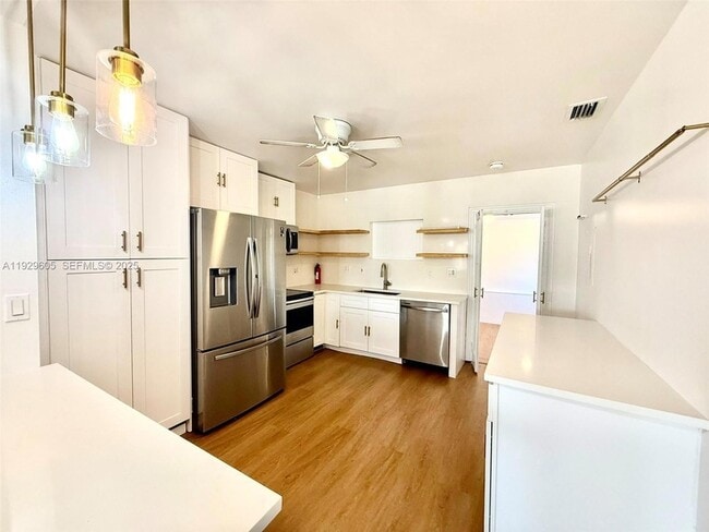 Building Photo - 2403 Scott St