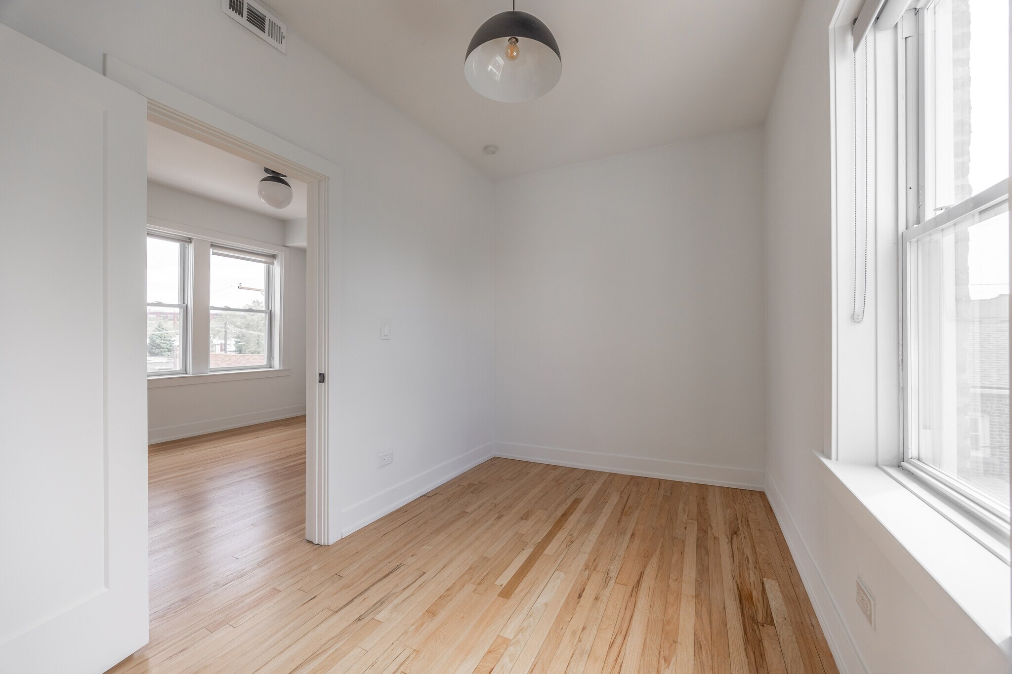 Building Photo - 3051 W Medill Ave