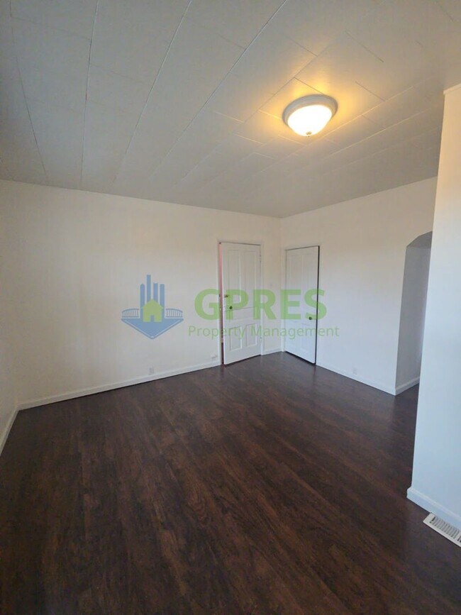 Building Photo - 119 E Sherman St