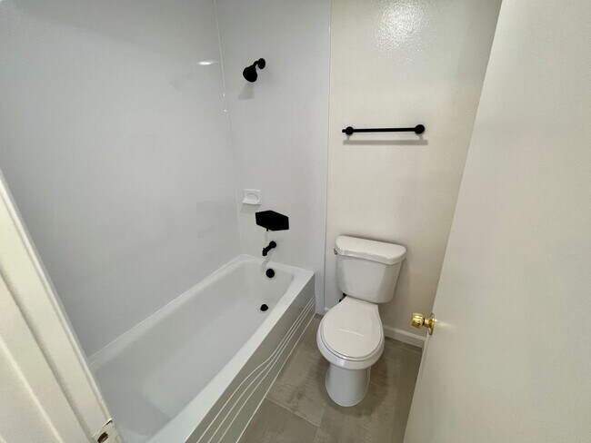 Building Photo - Newly Renovated 2B/2BA Condo in Mira Mesa!