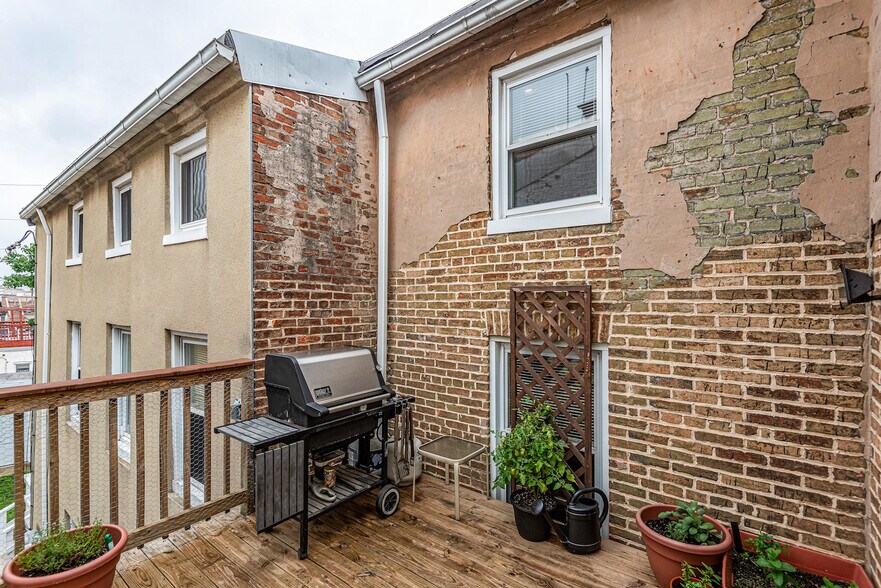 Building Photo - 1736 Light St