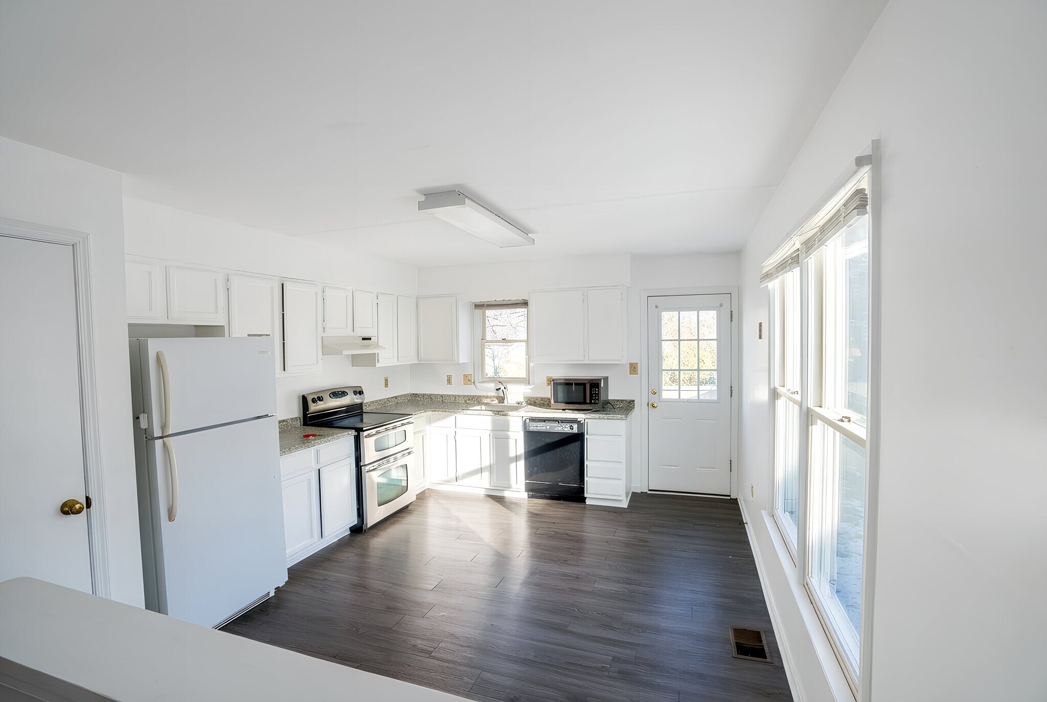 Building Photo - 8729 36th Ave