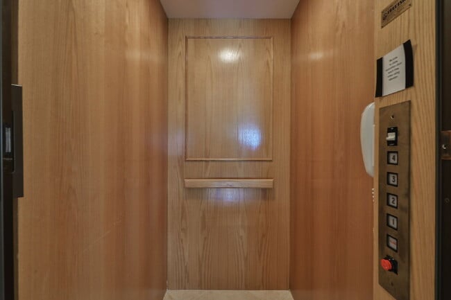 Building Photo - 1593 Pinellas Bayway S