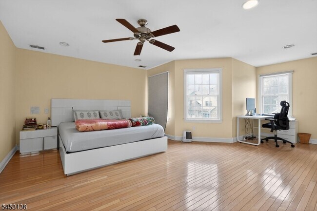 Building Photo - 70 Winged Foot Dr
