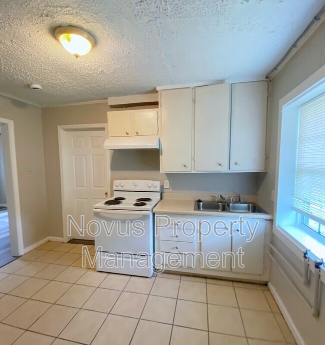 Building Photo - 6501 Elsie St