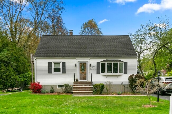 Primary Photo - 16 Pathwoods Ave