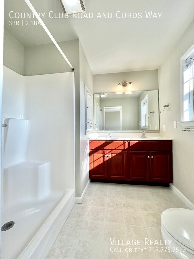 Building Photo - 705 Country Club Rd