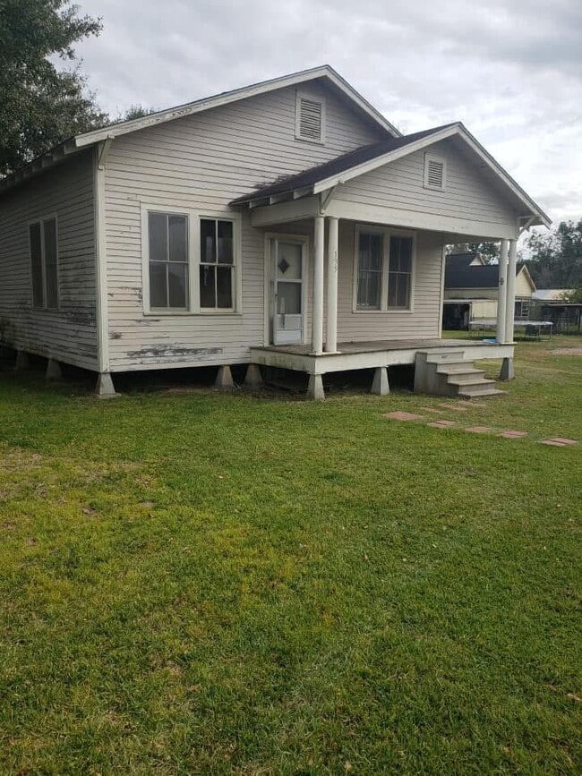 Building Photo - 135 Castille St