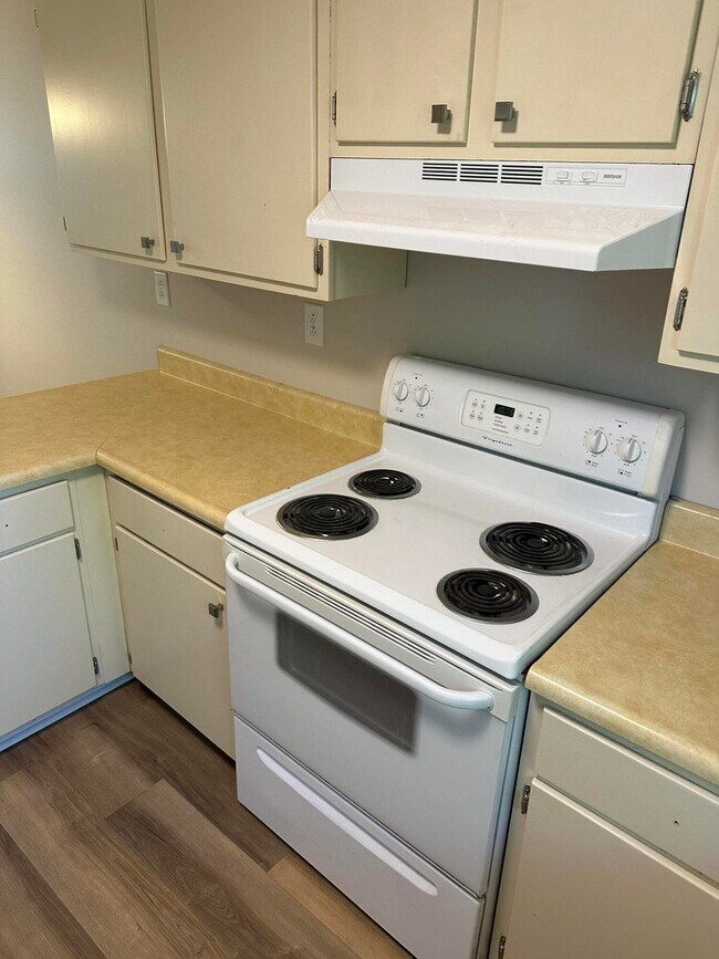 Building Photo - 788 Ridgeview Dr