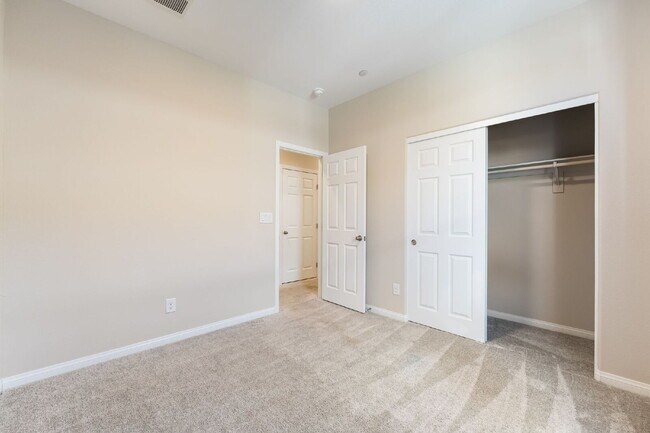 Building Photo - 3 Bedroom Townhome for Rent in Cadence Henderson | Solar Home | Master-Planned Community Near Las...