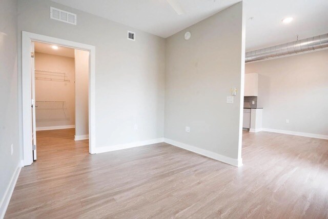 Building Photo - 400 SW 7th St