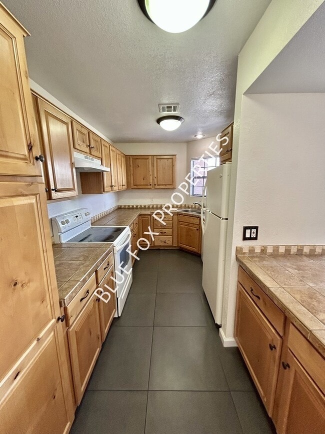 Building Photo - 6490 N Tierra De Las Catalinas