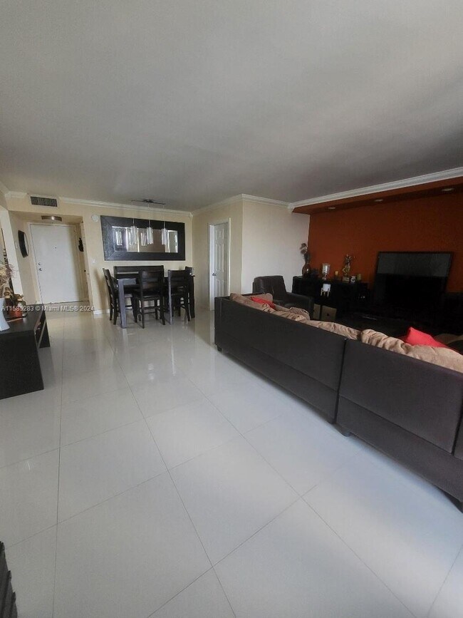 Building Photo - 2750 Northeast 183rd Street Apt #1904, Ave...