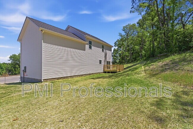 Building Photo - 406 Legends Court