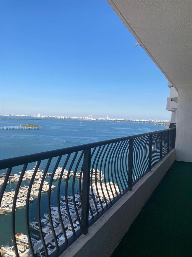 Building Photo - 555 NE 15th St