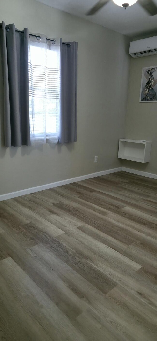 Building Photo - 1203 Chateau Park Dr