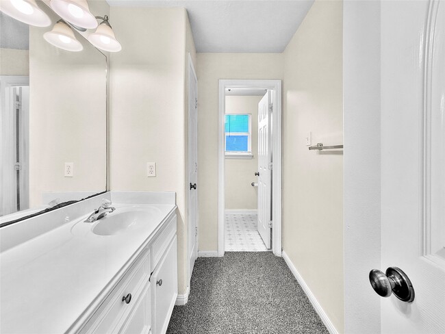 Building Photo - 3522 White Oak Point Dr