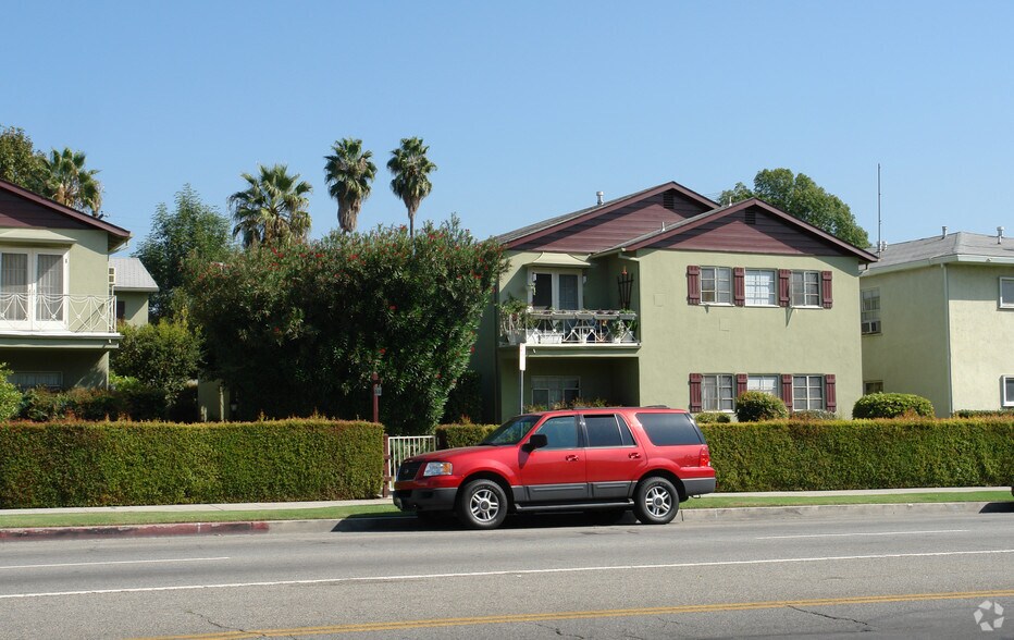 Building Photo - 5854 Woodman Ave