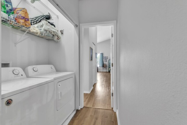 Building Photo - Beautiful 3 / 2 single family home across ...