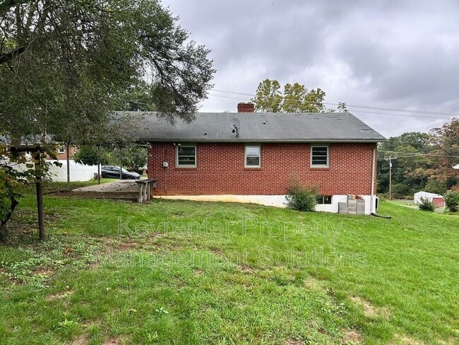 Building Photo - 2212 Third St.