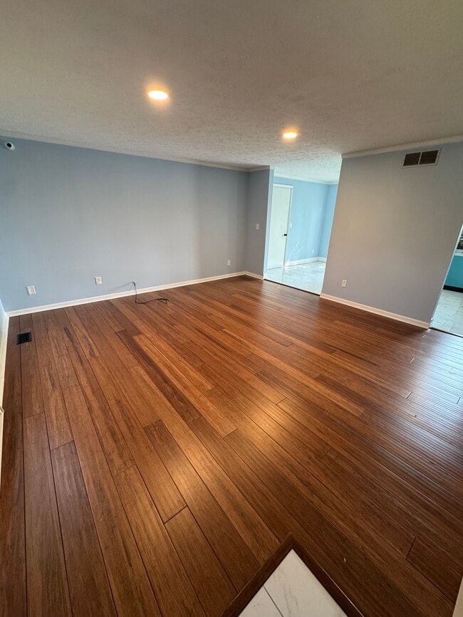 Building Photo - 6911 Sequoia Ct