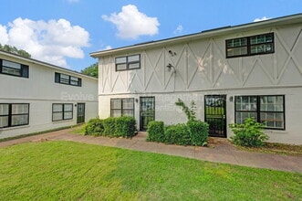 Building Photo - 696 Hobbs Dr