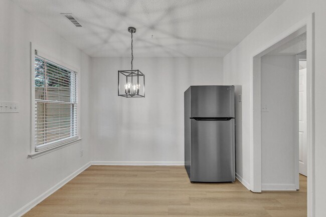 Building Photo - 104-106 N Franklin St