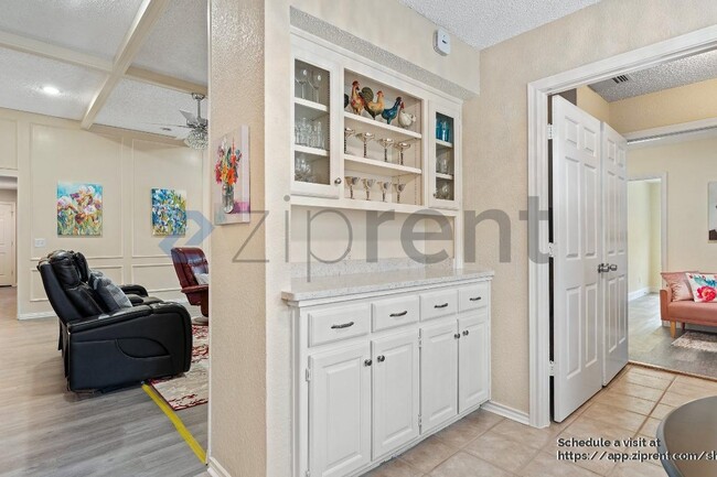 Building Photo - 2108 Winona Dr