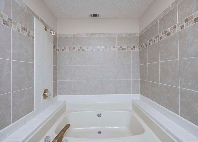 Building Photo - 946 Holbrook Cir