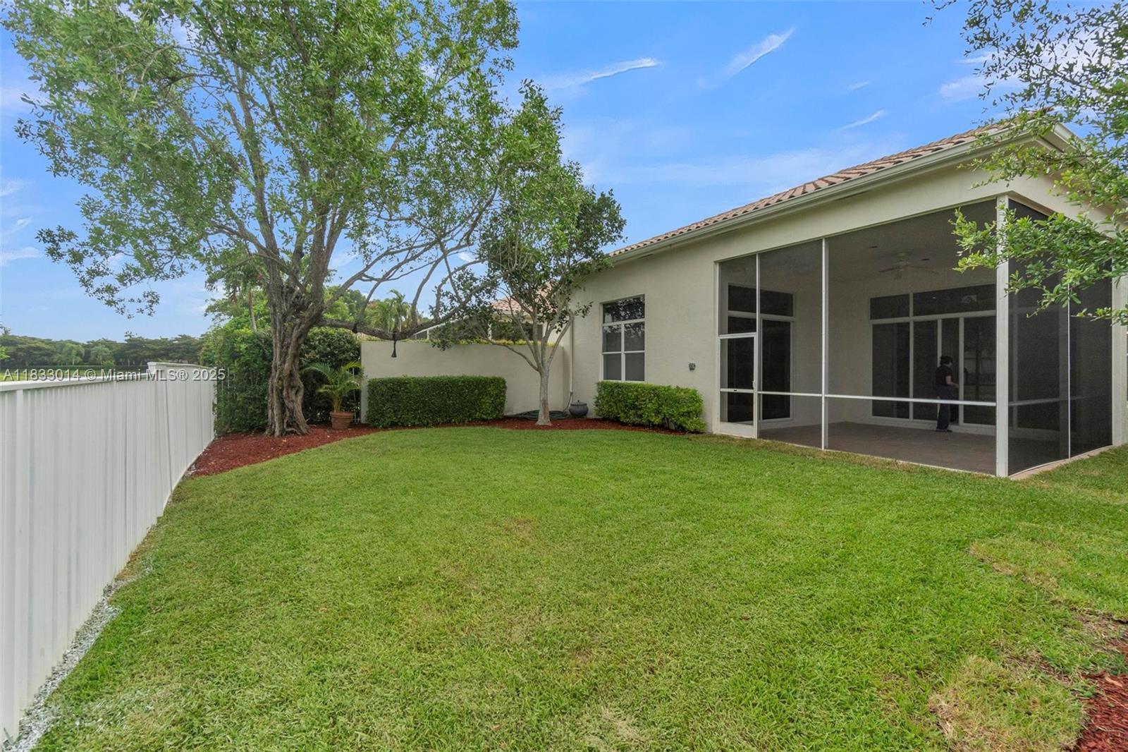 Building Photo - 2553 Bay Pointe Dr
