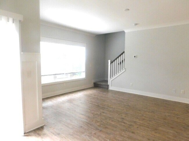 Building Photo - 16 Circlewood Dr
