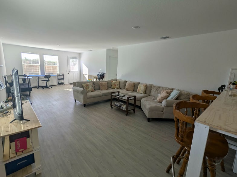 Building Photo - 5730 Repeating Wy