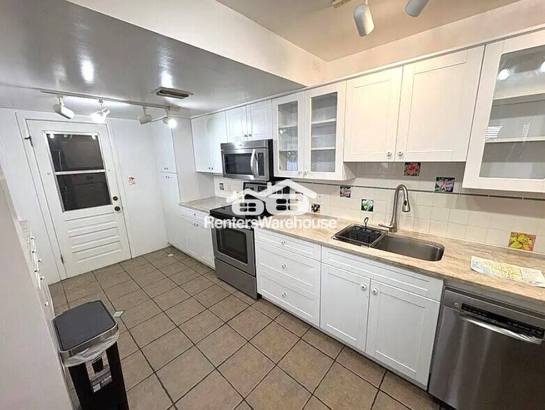 Building Photo - 3025 50th St S