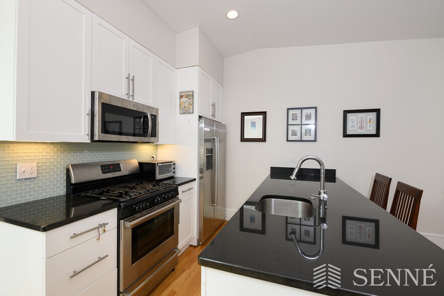 Building Photo - 87 3rd St
