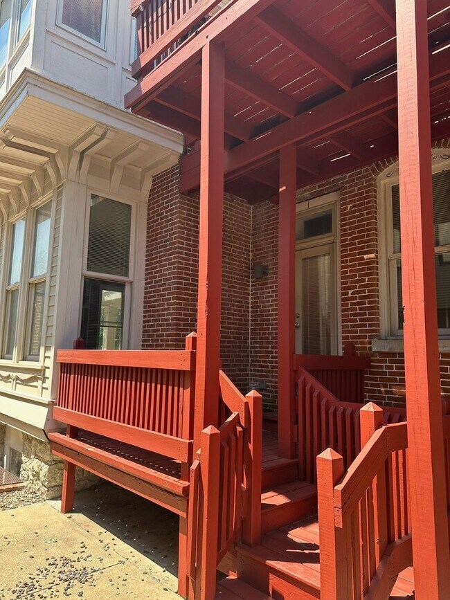 Building Photo - 1235 Maine St
